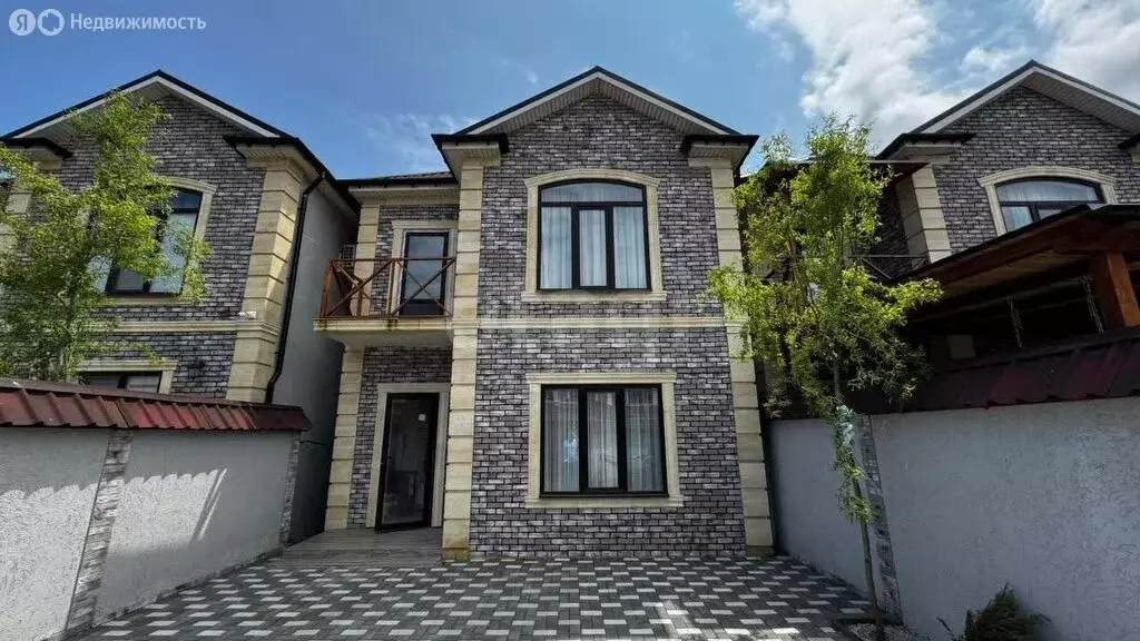 Дом в село Зеленоморск, Осетровая улица (100 м) - Фото 2