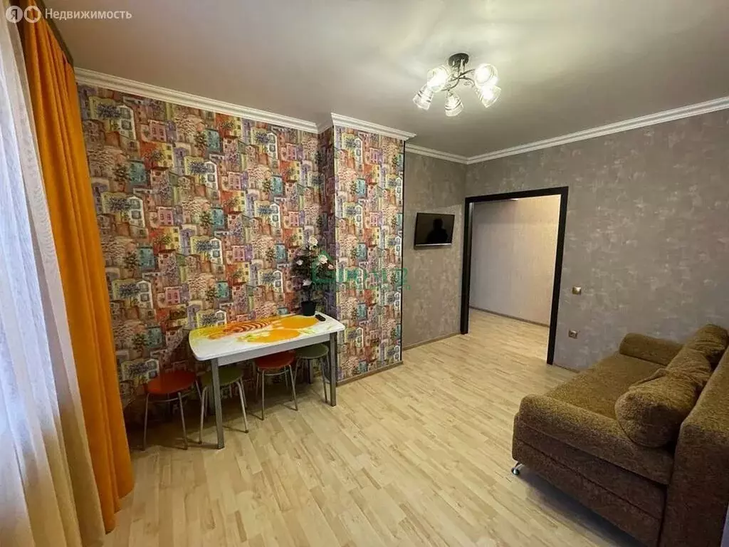 2-комнатная квартира: Тобольск, 4-й микрорайон, 36 (65 м) - Фото 0