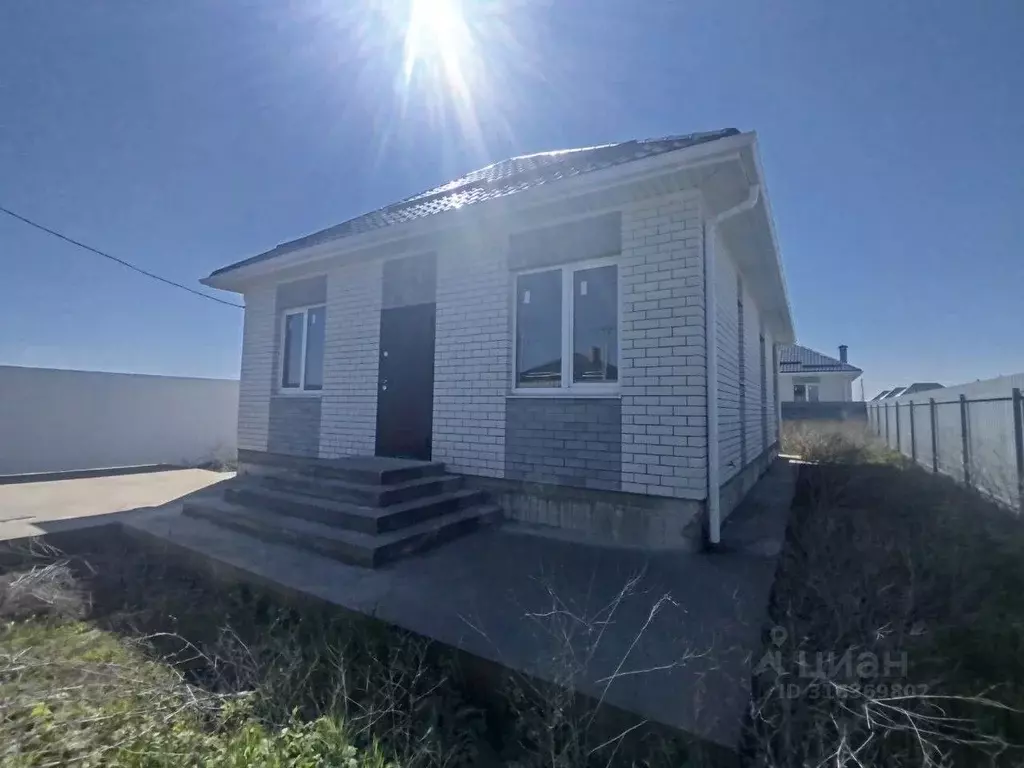 Дом в Адыгея, Тахтамукайский район, Энем пгт ул. Хакурате (110 м) - Фото 1