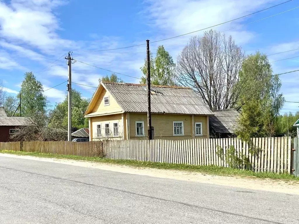 Дом в Ленинградская область, Тихвинское городское поселение, пос. ... - Фото 0