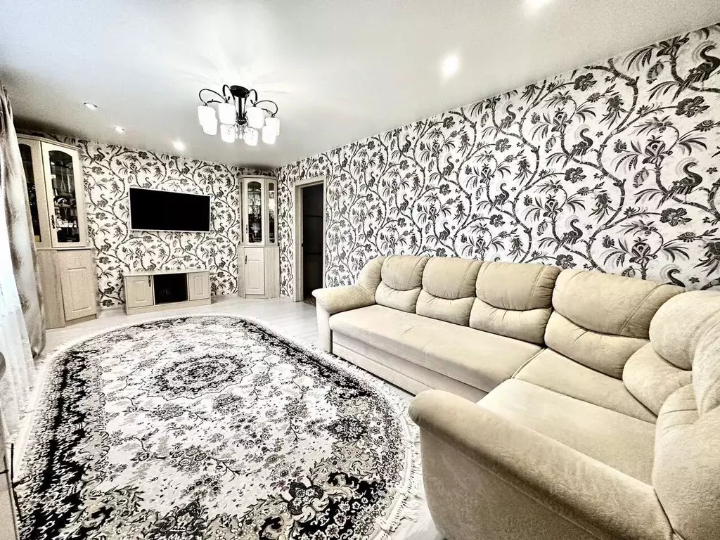 2-к кв. Татарстан, Зеленодольск ул. Тиховнина, 1 (70.0 м) - Фото 1