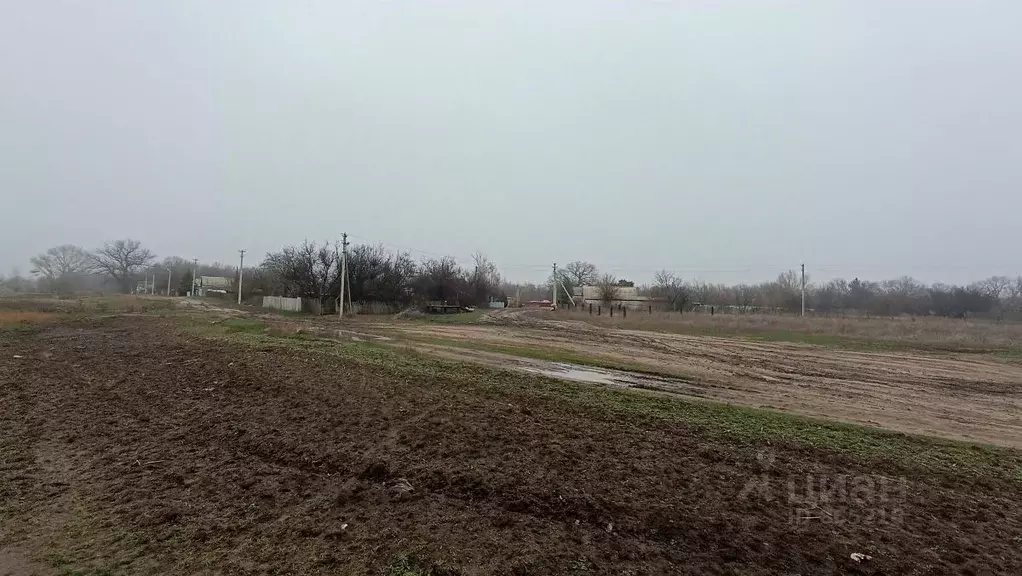 Участок в Волгоградская область, Среднеахтубинский район, Кировское ... - Фото 1