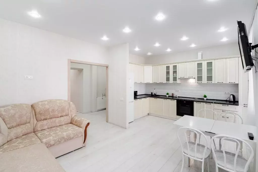 2-к кв. Омская область, Омск ул. Красный Путь, 101к3 (65.0 м) - Фото 1