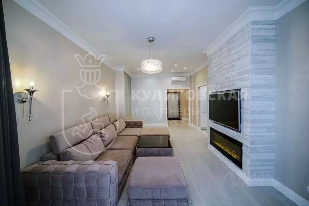 2-к кв. Свердловская область, Екатеринбург ул. Авиационная, 10 (81.8 ... - Фото 2