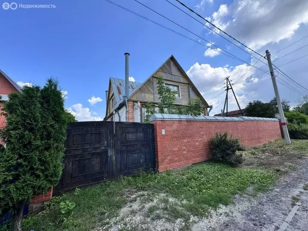 Дом в Луховицы, улица Куйбышева (323.6 м) - Фото 1