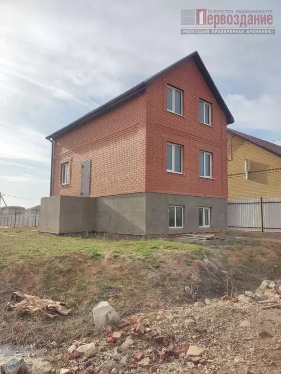Дом в Астраханская область, Наримановский район, с. Солянка ул. ... - Фото 1