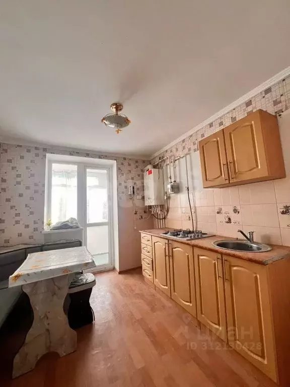 2-к кв. Крым, Белогорск ул. Нижнегорская, 72 (58.6 м) - Фото 0