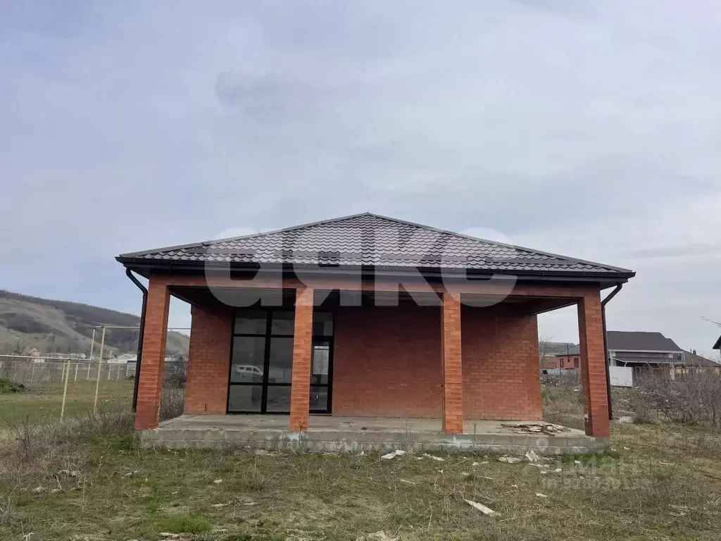 Дом в Краснодарский край, Новокубанский район, пос. Прикубанский ... - Фото 1