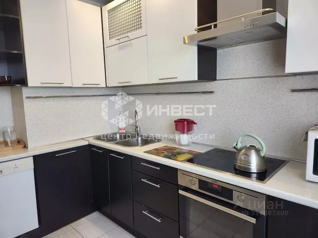 2-к кв. Мурманская область, Мурманск ул. Капитана Буркова, 10 (56.3 м) - Фото 1