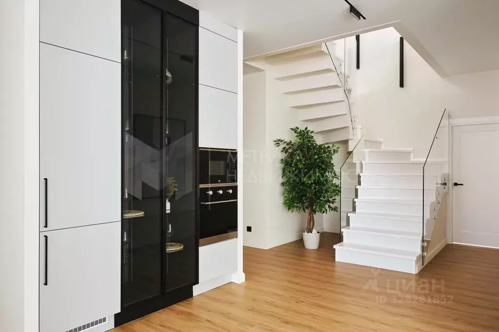 3-к кв. Тюменская область, Тюмень ул. Газовиков, 44 (145.7 м) - Фото 1