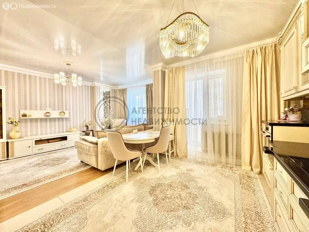 3-комнатная квартира: Казань, улица Адоратского, 1А (99 м) - Фото 0