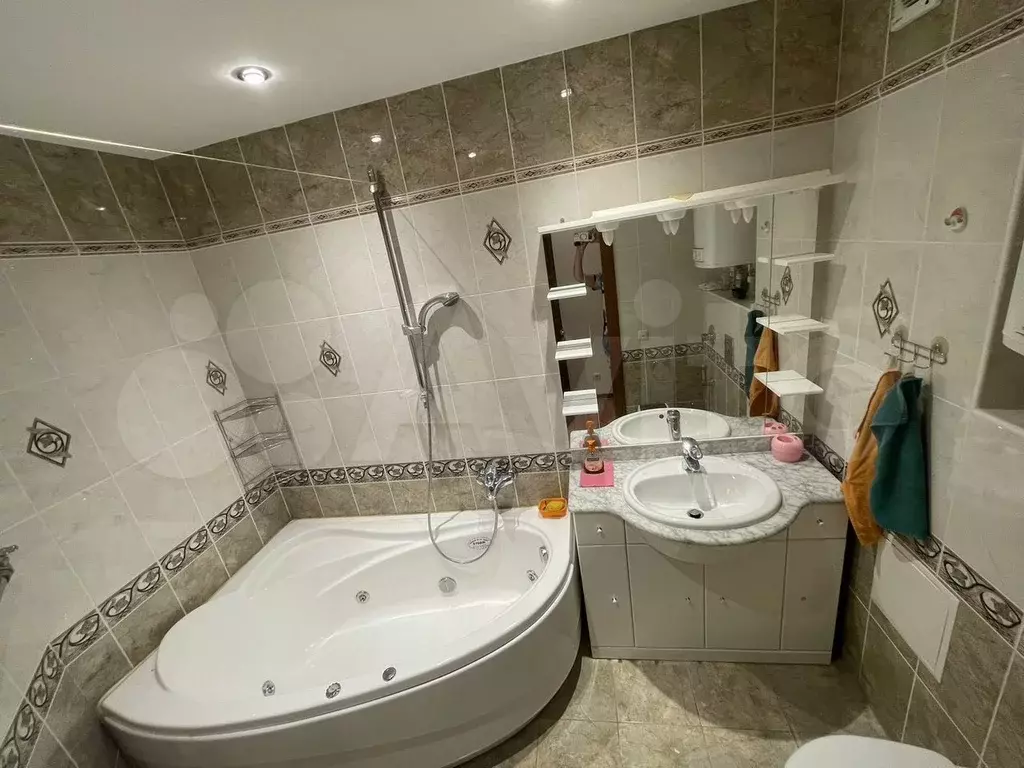 3-к. квартира, 90 м, 2/6 эт. - Фото 0