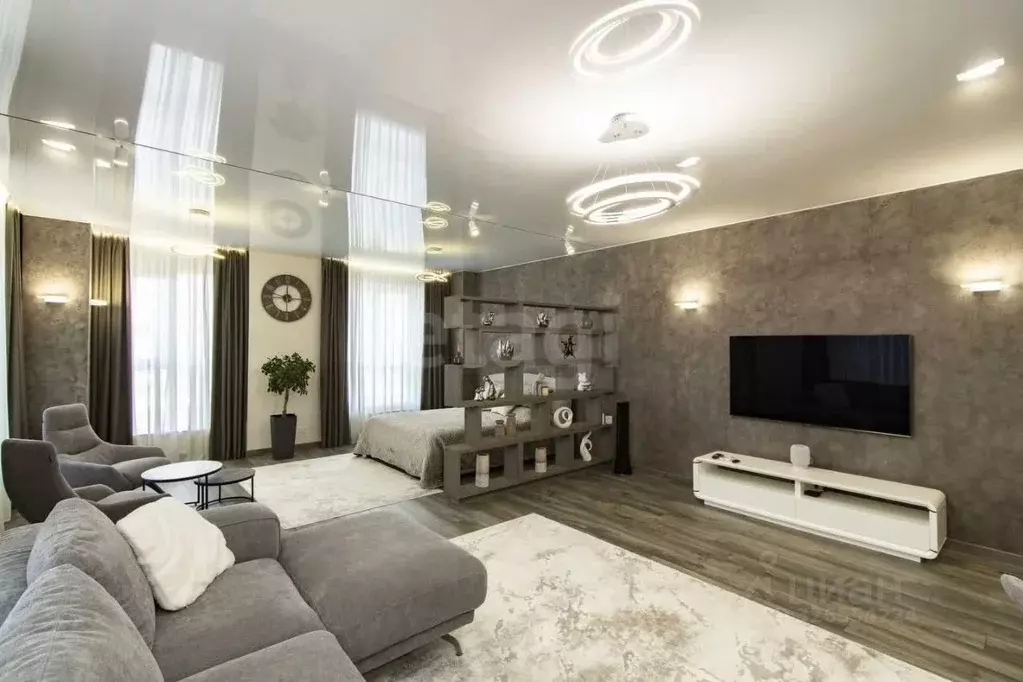 2-к кв. Тюменская область, Тюмень ул. Сакко, 24 (66.7 м) - Фото 0