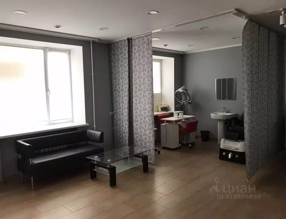 Помещение свободного назначения в Тюменская область, Тюмень ул. ... - Фото 0