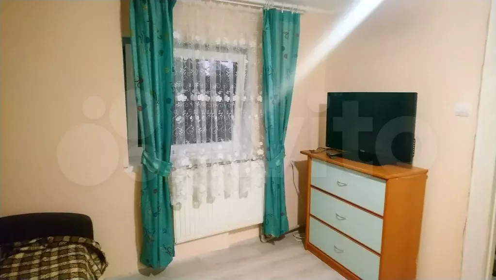 Комната 24 м в 3-к., 2/2 эт. - Фото 0