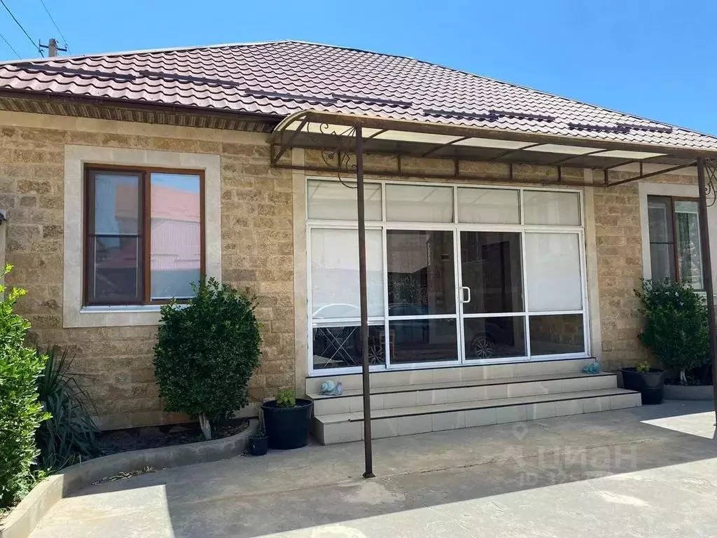 Дом в Дагестан, Каспийск ул. Амет-хан Султана, 6/5 (100 м) - Фото 1