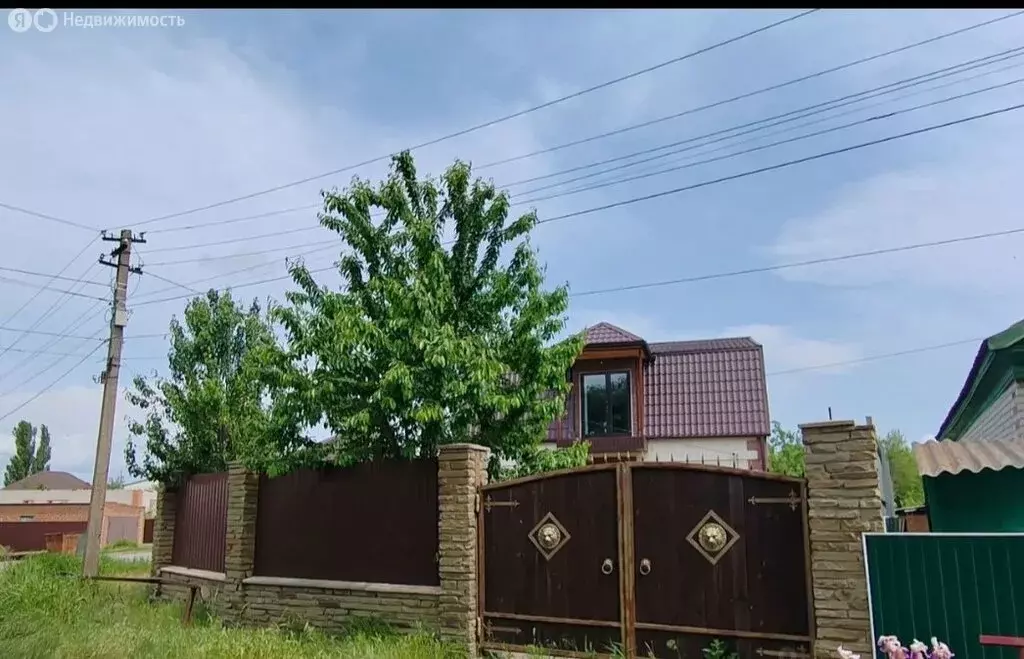 Дом в город Морозовск, улица Матросова, 36 (190 м) - Фото 1