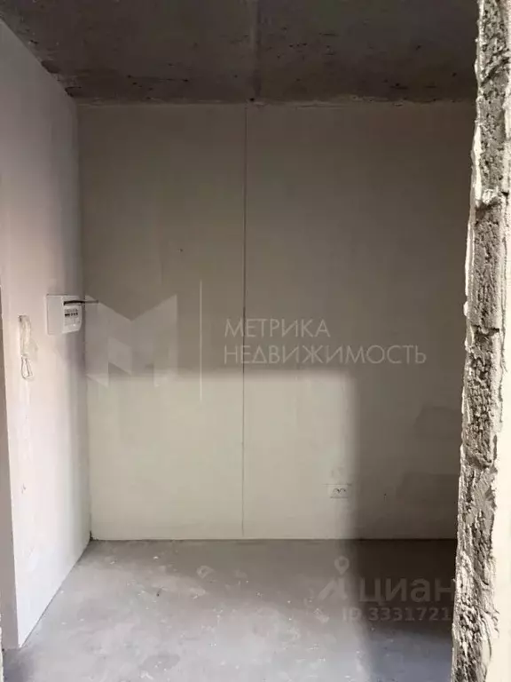 Студия Тюменская область, Тюмень ул. Краснооктябрьская, 12 (33.0 м) - Фото 1
