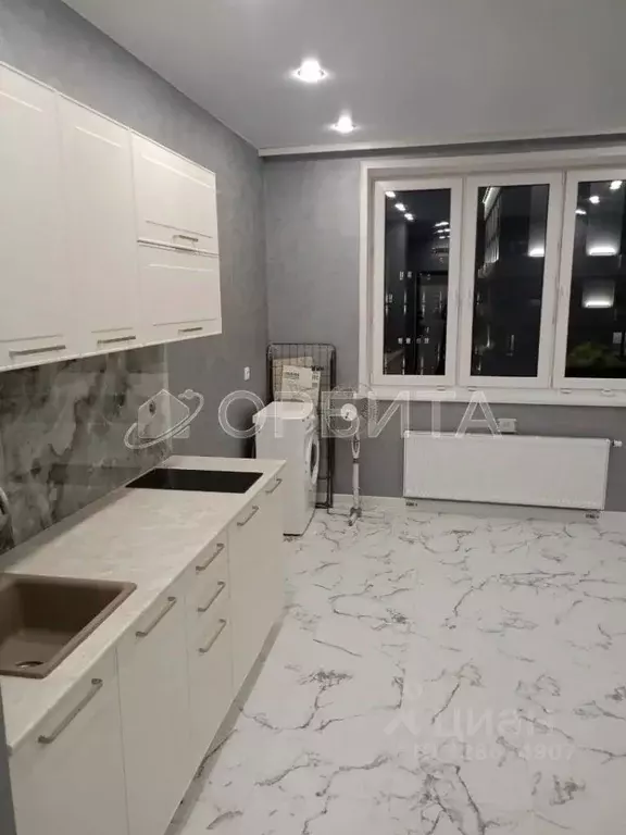 Студия Тюменская область, Тюмень Новгородская ул., 9Б (22.0 м) - Фото 1