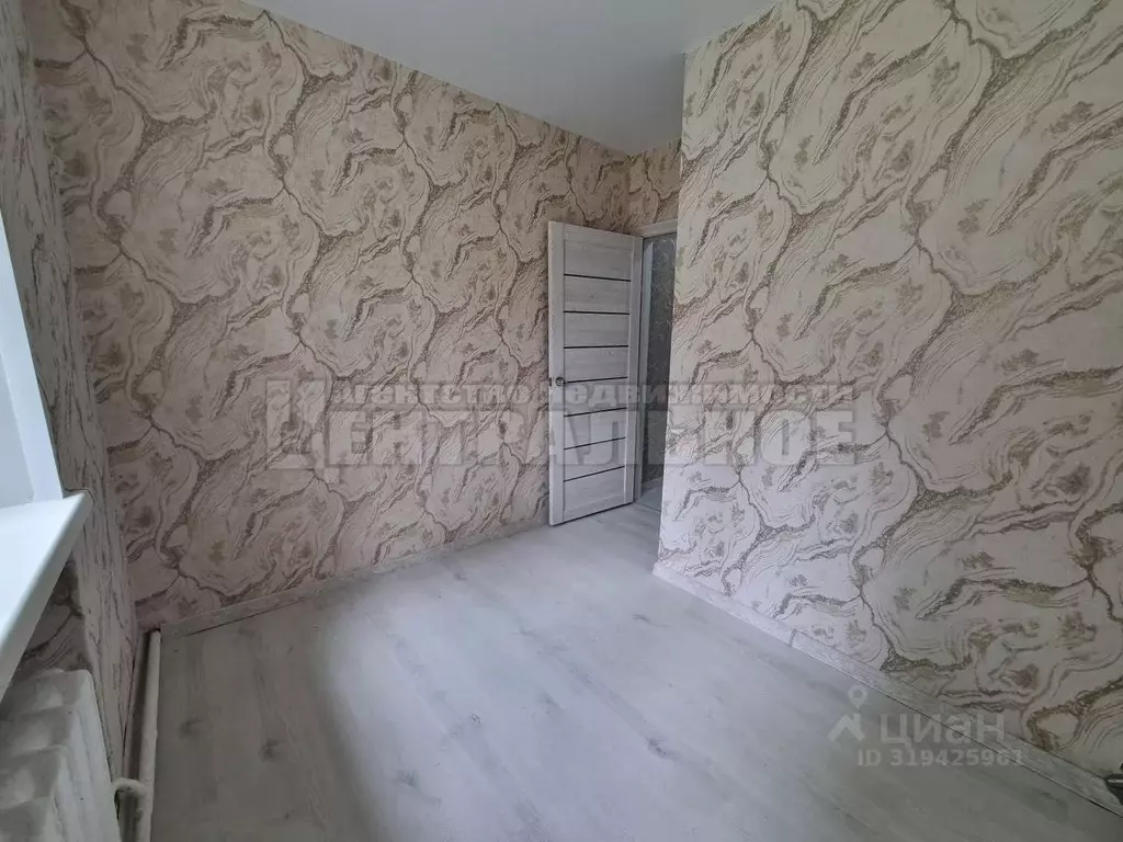 3-к кв. Смоленская область, Починок Красноармейская ул., 62А (58.8 м) - Фото 0