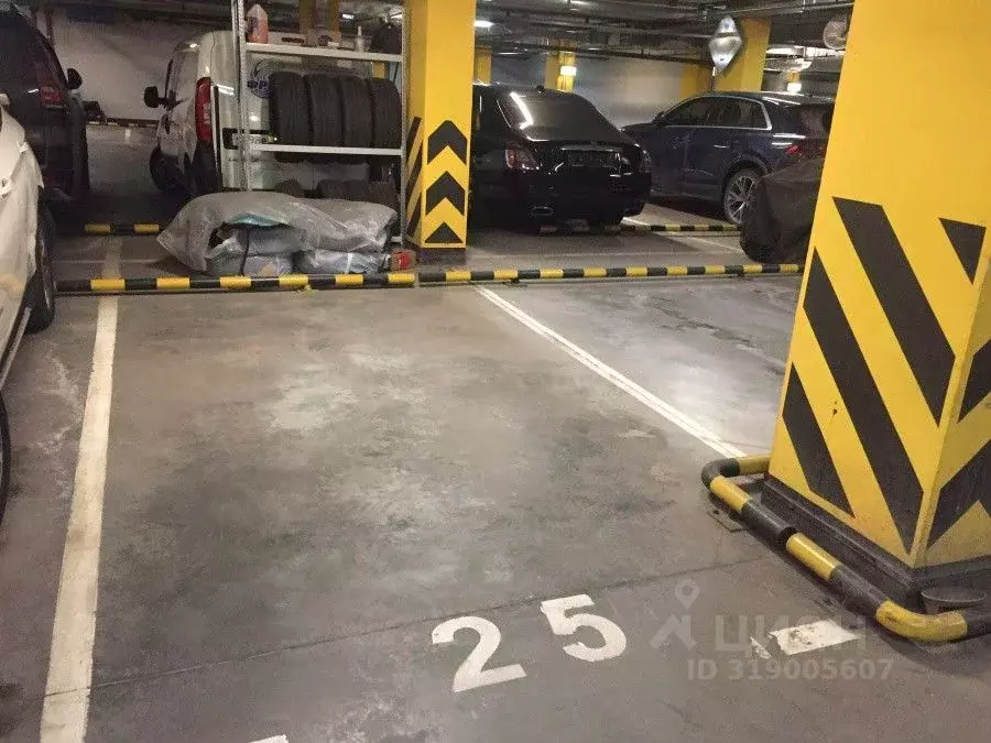 Гараж в Москва ул. Кашенкин Луг, 8к1с1 (14 м) - Фото 1