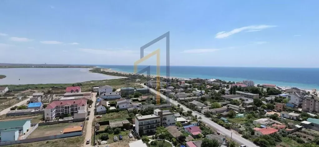Дом в Крым, Сакский район, с. Штормовое ул. Черноморская, 6 (300 м) - Фото 1