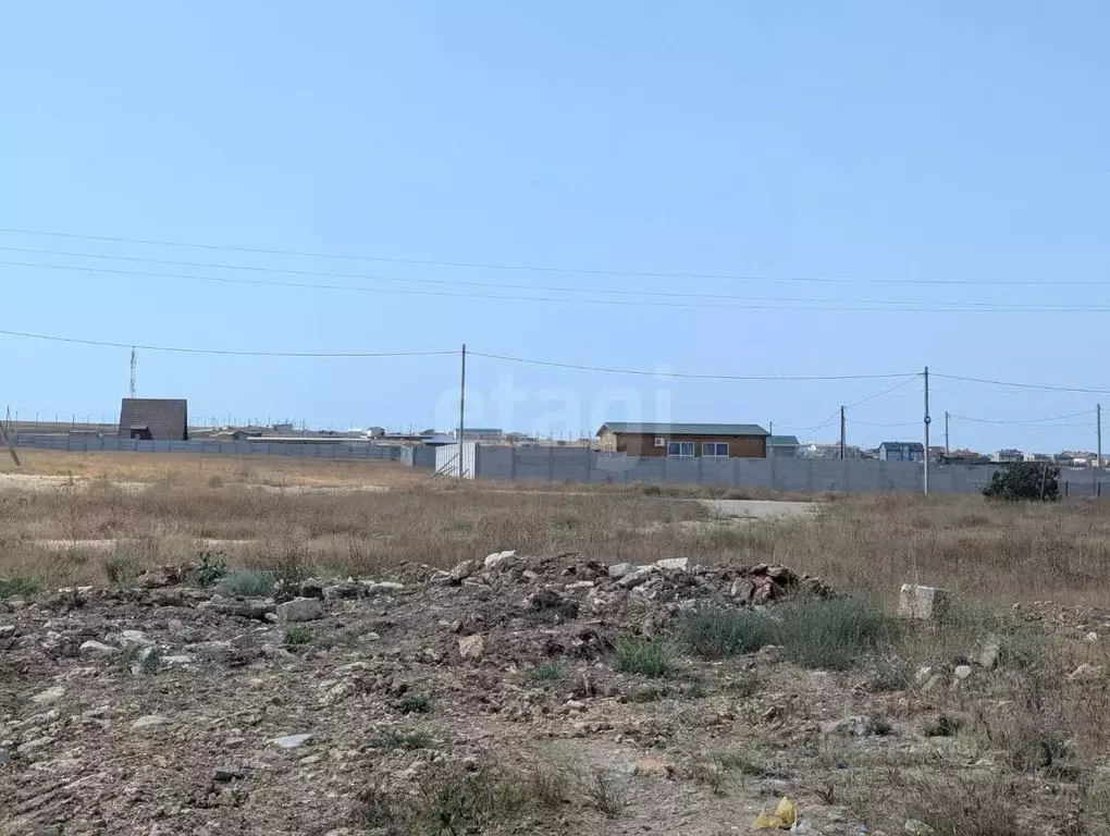 Участок в Крым, Черноморский район, Оленевское с/пос, с. Оленевка ул. ... - Фото 1