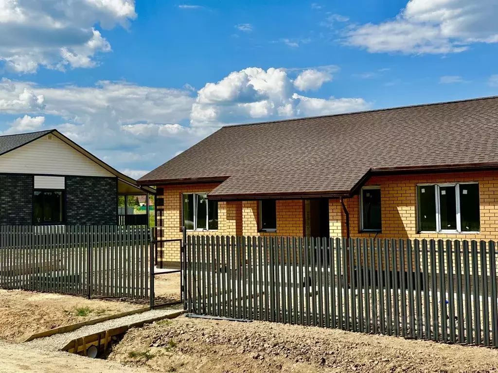 Дом в Калужская область, Жуковский муниципальный округ, Корсаково ... - Фото 1