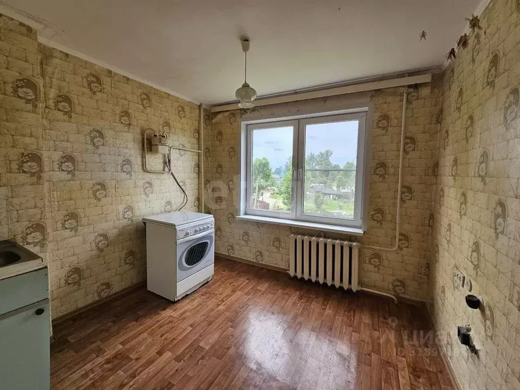 3-к кв. Псковская область, Остров ул. Апакидзе, 6 (64.7 м) - Фото 0