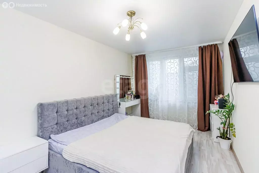 2-комнатная квартира: Тюмень, улица Александра Протозанова, 10 (53 м) - Фото 2