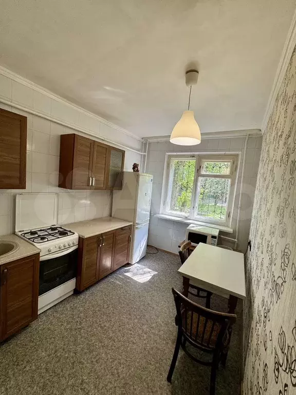 2-к. квартира, 60 м, 1/9 эт. - Фото 0