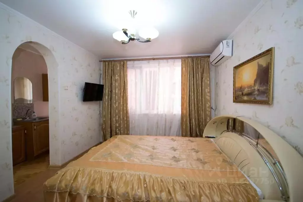 1-к кв. Крым, Феодосия ул. Земская, 7 (30.0 м) - Фото 1