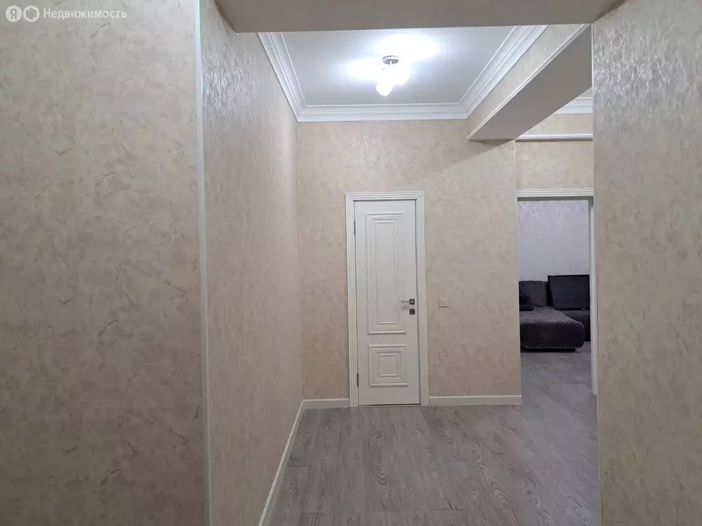 Квартира-студия: Махачкала, улица Ибрагима-Хаджи Урадинского, 9 (67 м) - Фото 1