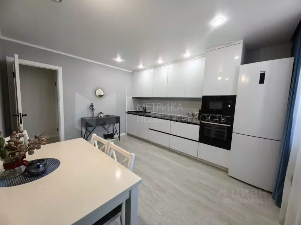 3-к кв. Тюменская область, Тюмень ул. Валентины Трофимовой, 9 (71.0 м) - Фото 2