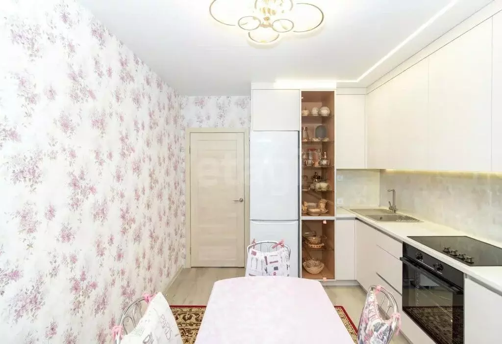 2-комнатная квартира: Тюмень, улица Василия Подшибякина, 21 (57.4 м) - Фото 1