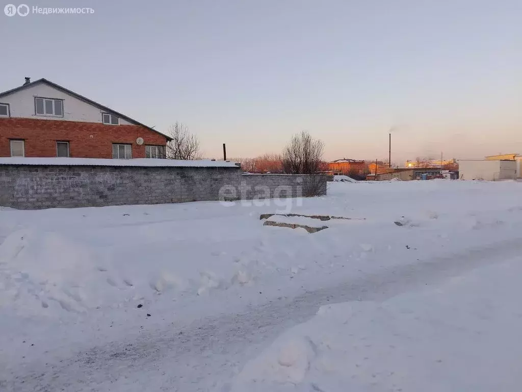 Участок в Ирбит, улица Орджоникидзе (0.5 м) - Фото 0
