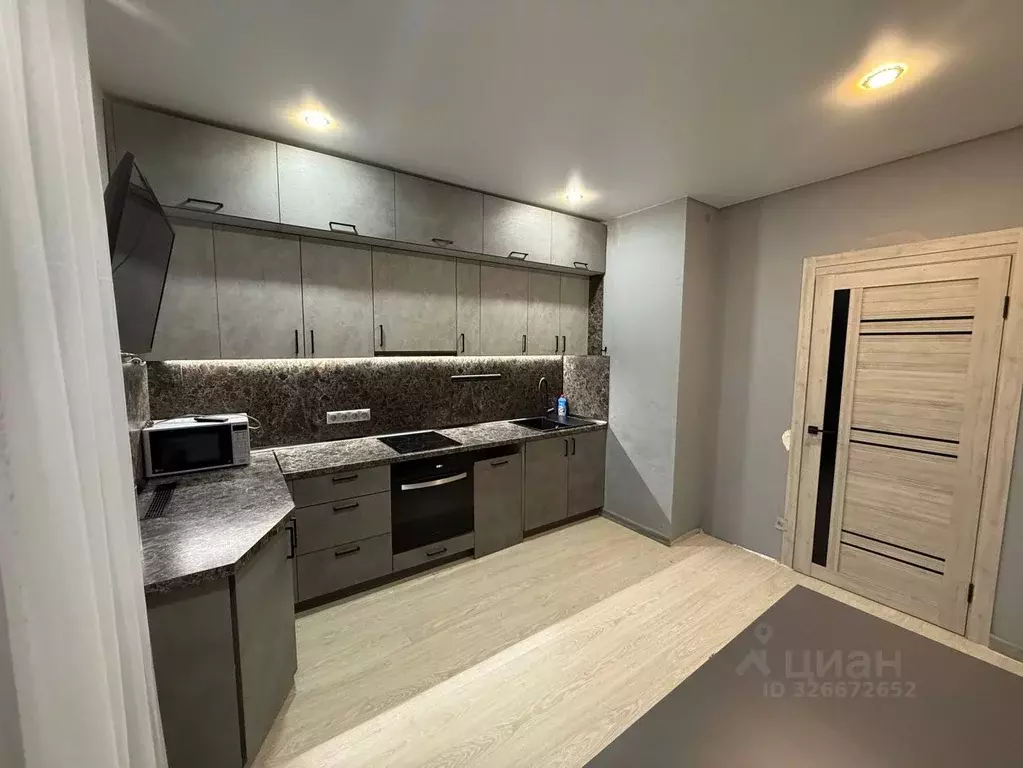 2-к кв. Крым, Симферопольский район, Молодежное пгт ул. Парковая, 2 ... - Фото 1