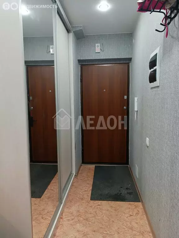 2-комнатная квартира: Омск, улица Б.Г. Шаронова, 21 (63.2 м) - Фото 2