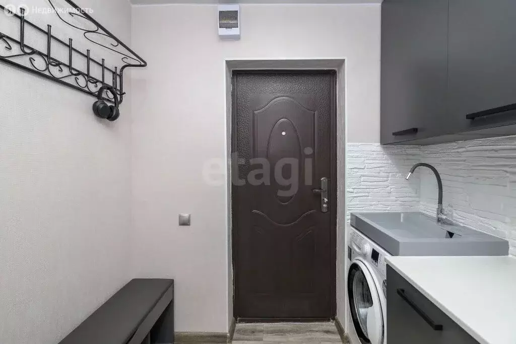 Квартира-студия: Тюмень, улица Республики, 214 (18.5 м) - Фото 1