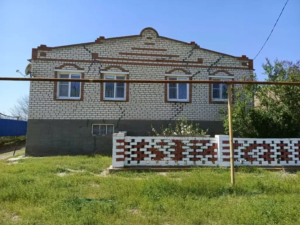 Дом в Астраханская область, Икрянинский район, с. Седлистое  (209 м) - Фото 0