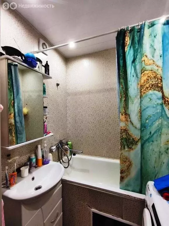 3-комнатная квартира: Саратов, улица имени Братьев Никитиных, 10 (72.7 ... - Фото 2