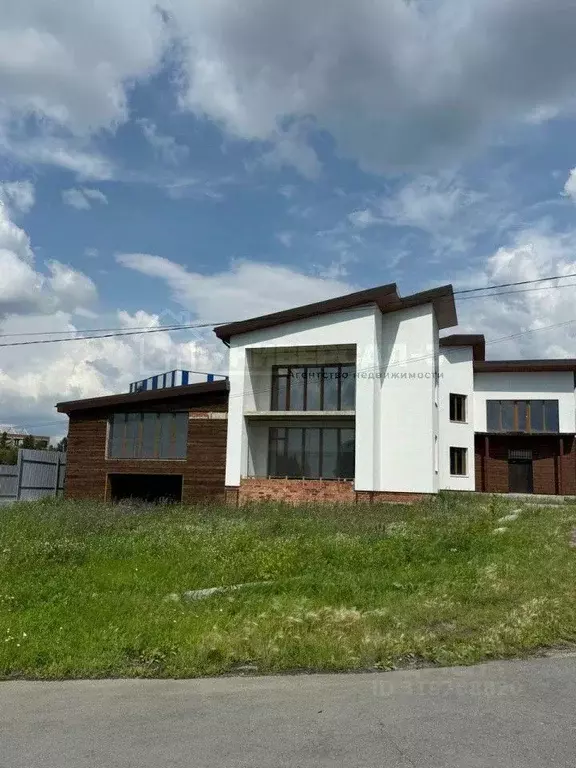 Дом в Челябинская область, Челябинск Шахтостроевская ул., 32 (810 м) - Фото 0