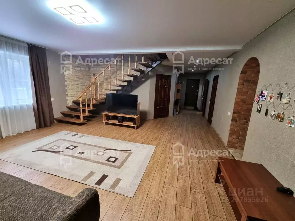 Дом в Волгоградская область, Волгоград ул. Героев Малой Земли (193 м) - Фото 1