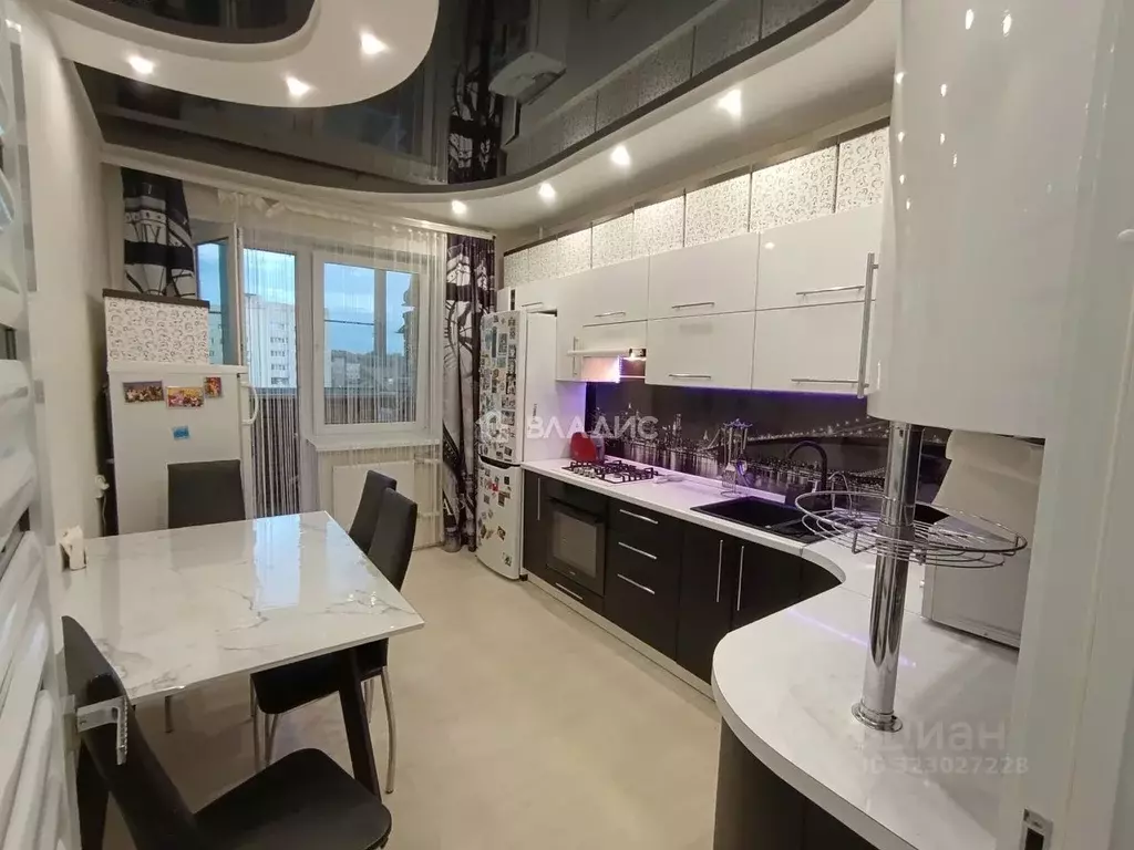 2-к кв. Владимирская область, Владимир ул. Гвардейская, 15Б (63.8 м) - Фото 0