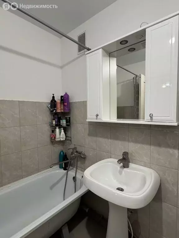 3-комнатная квартира: Волжский, улица 40 лет Победы, 18 (67.2 м) - Фото 2