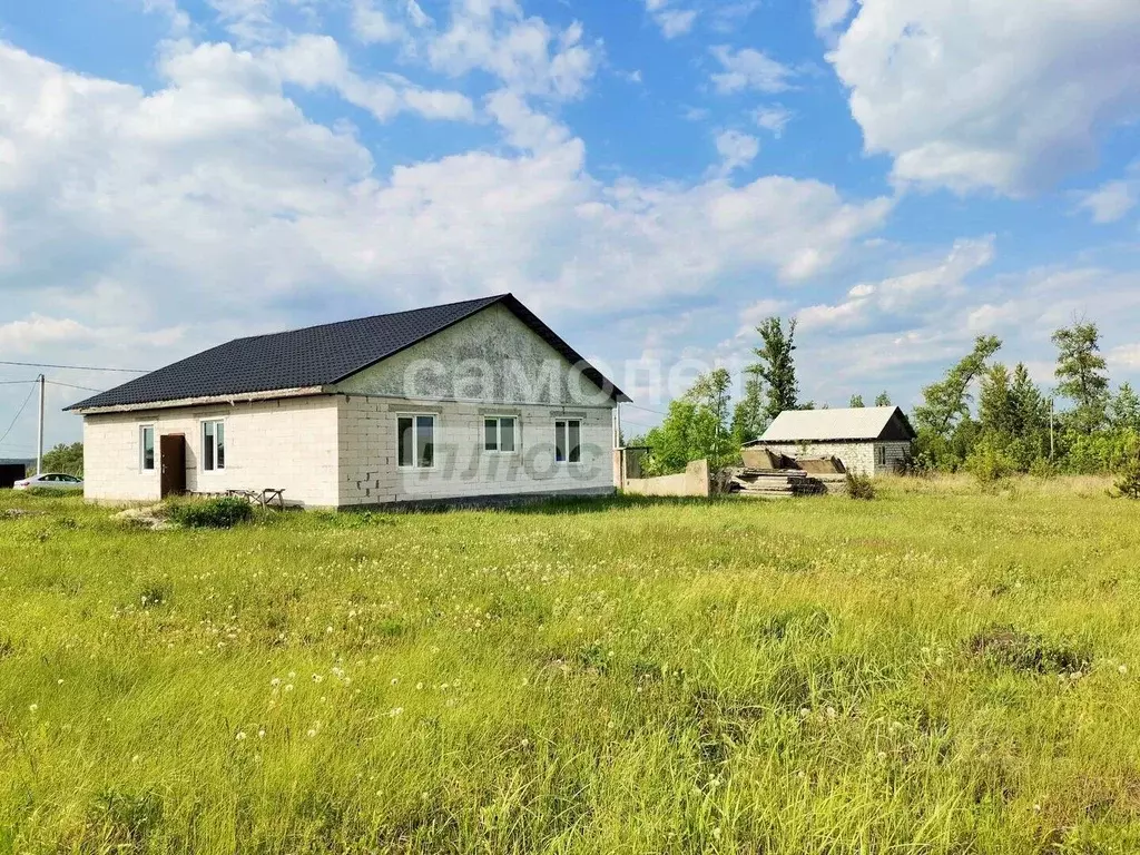 Дом в Белгородская область, Старооскольский городской округ, с. ... - Фото 1