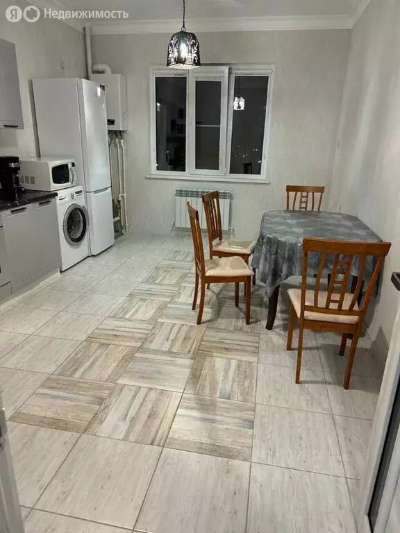 2-комнатная квартира: Махачкала, улица Даниялова, 101 (80 м) - Фото 0
