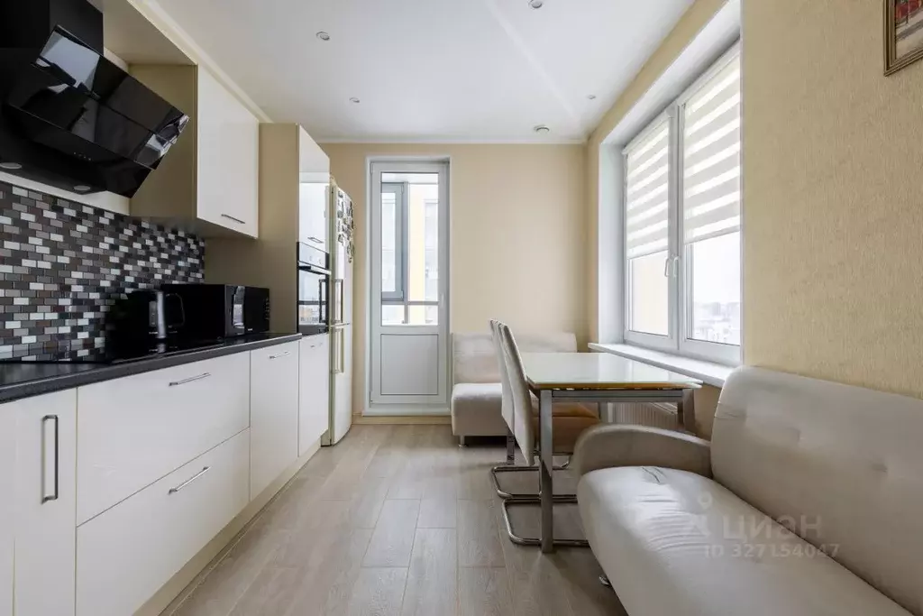 2-к кв. Санкт-Петербург ул. Среднерогатская, 9 (64.7 м) - Фото 1