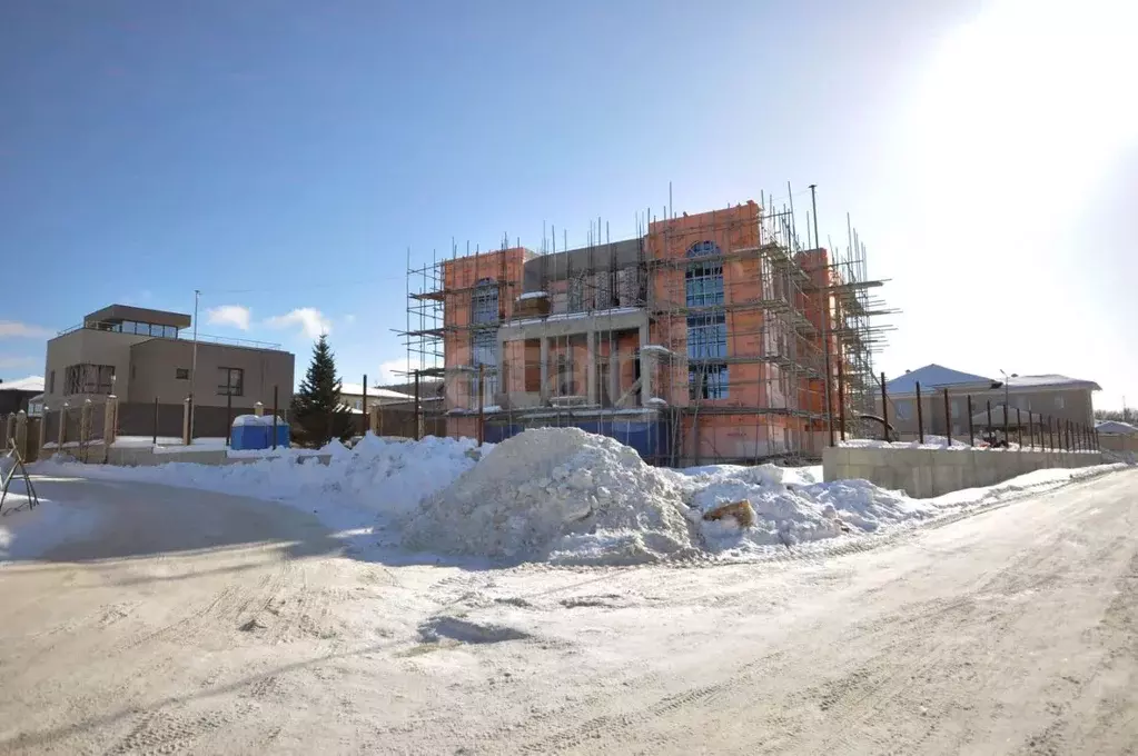 Дом в Сахалинская область, Южно-Сахалинск ул. Спортивная, 7 (900 м) - Фото 1