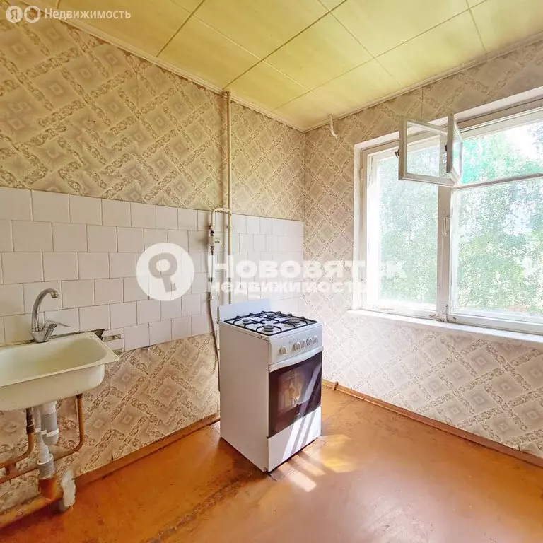 2-комнатная квартира: Киров, микрорайон Радужный, улица Конституции, ... - Фото 1